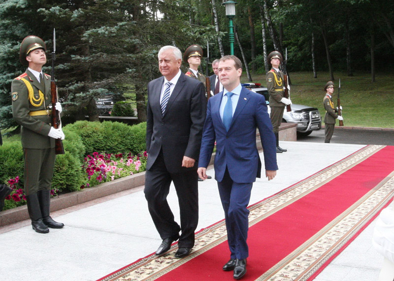 لقاء رئيس مجلس الوزراء البيلاروسي والروسي ميخائيل مياسنيكوفيتش ودميتري ميدفيديف. صور: غينادي جينكوف (بيل تا)