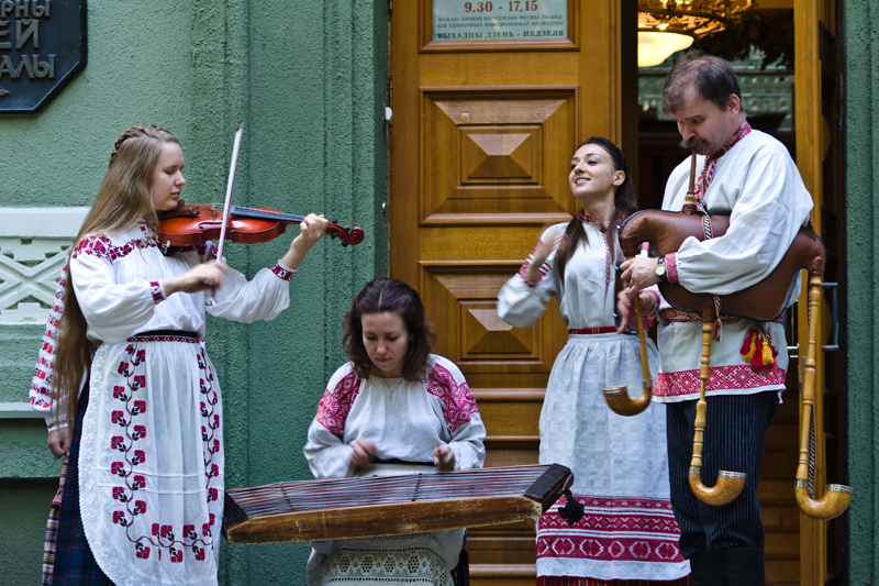 يحرص البيلاروسيون على ثروات بلدهم الموسيقية. صور: أليكسي إيساتشينكو.
