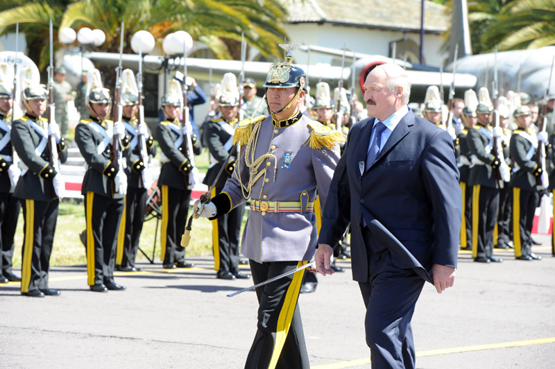 وصل الرئيس اليكسانر لوكاشينكو بأول زيارة له إلى الإكوادور. صور: أندري ستسيفيتش (БелТА)